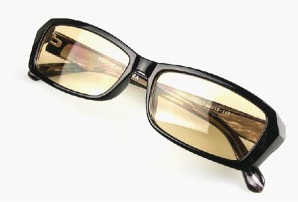 風糜歐美的黑色素防輻射眼鏡(組圖)