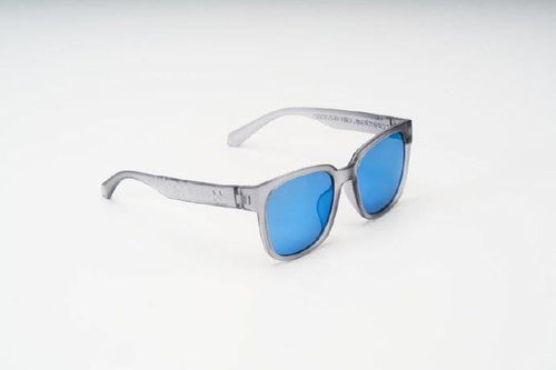 暴龍眼鏡聯合可口可樂開發彩虹眼鏡 王俊凱代言的都是什么神仙品牌