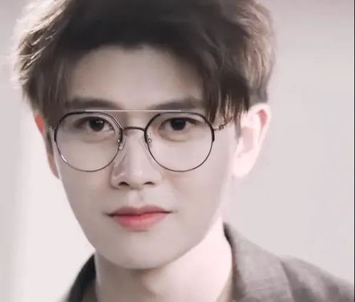 明星戴上眼鏡之后,賴冠霖文雅,楊穎洋氣,看見楊冪 被眼鏡封印住了顏值