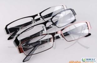 低價現代暴龍時尚眼鏡架，演繹簡約與實用之美