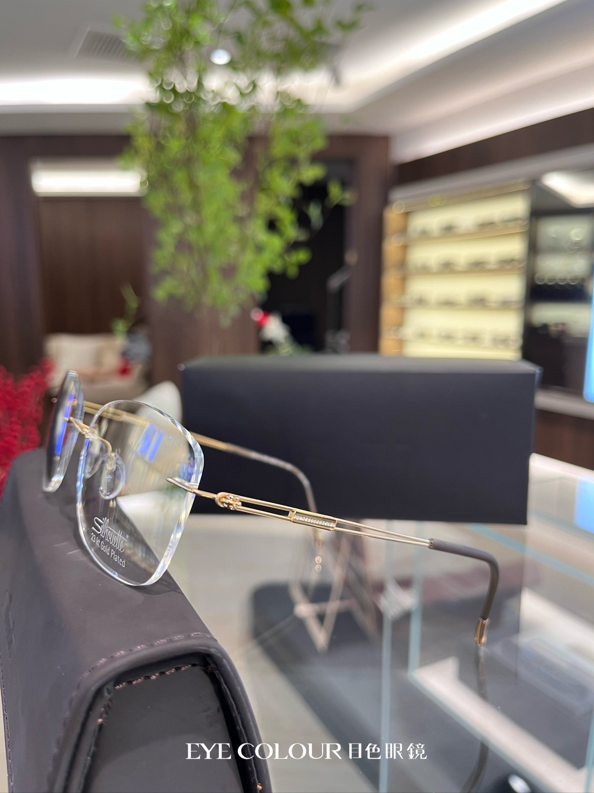 無框眼鏡 時尚女性的優雅之選