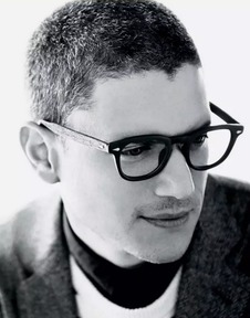 戴上眼鏡，書香滿溢的儒雅型男也相當(dāng)性感